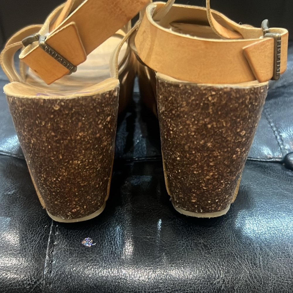 Blowfish Wedge Sandals "Herz" tan in color women's Size 7.5 Excellent Condition - Picture 4 of 7